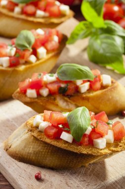 Ev yapımı lezzetli bruschetta-