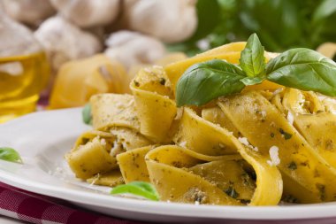 Makarna tagiatelle pesto ile 