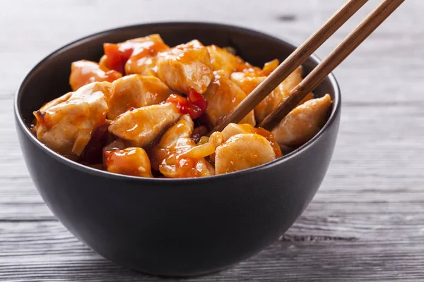 Chiński kurczak słodki i kwaśny sos — Zdjęcie stockowe