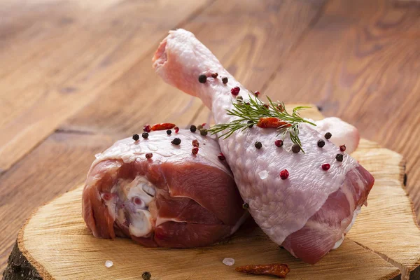 Raw turkey thigh with spices — Stock Photo, Image