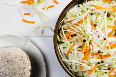 Asitleme için hazırlanan taze lahana