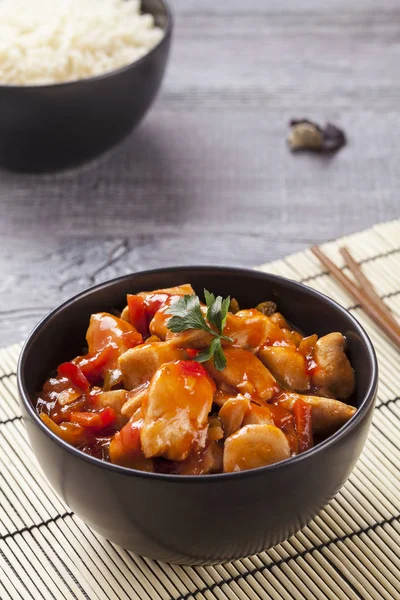 Kinesisk kyckling söt och syrlig sås — Stockfoto