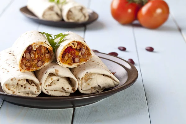 Burritos-Wraps mit Bohnen und Gemüse — Stockfoto