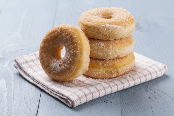 Mavi masada taze çörek