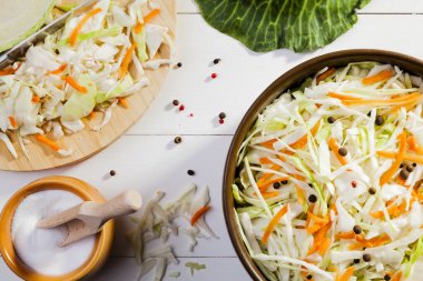 Asitleme için hazırlanan taze lahana