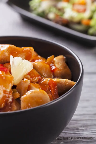 Chinesisches Huhn süß-saure Sauce — Stockfoto