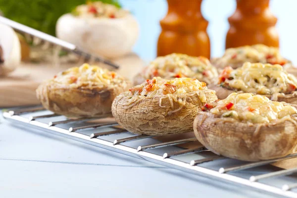 烤酿的蘑菇 — 图库照片