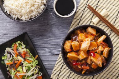 Çin tavuk tatlı ve ekşi sos