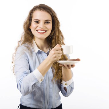 Güzel bir gülümseyen genç kadın portresi bir mavi giyinmiş sh