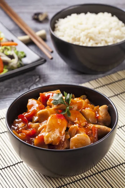 Kinesisk kyckling söt och syrlig sås — Stockfoto
