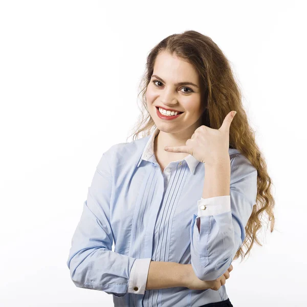 Ritratto di una bella giovane donna sorridente vestita di una cenere blu — Foto Stock