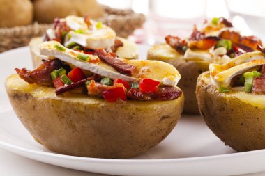 Pastırma ile doldurulmuş fırında patates