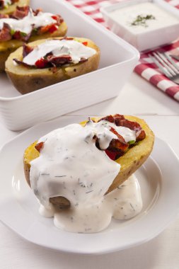 Pastırma ile doldurulmuş fırında patates