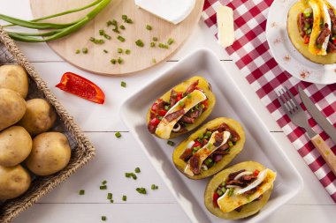 Pastırma ile doldurulmuş fırında patates