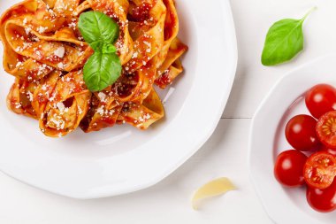 Makarna tagiatelle domates ile