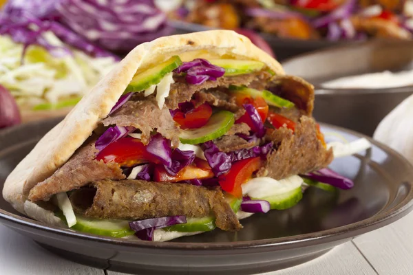 Marha Kebab egy zsemle — Stock Fotó