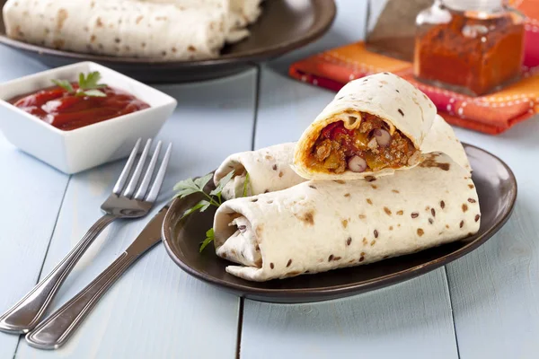 Burritos envoltórios recheados — Fotografia de Stock