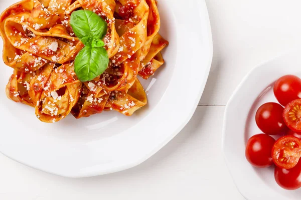 Makarna tagiatelle domates ile