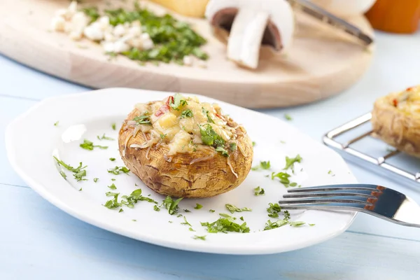 Pişmiş doldurulmuş mantar