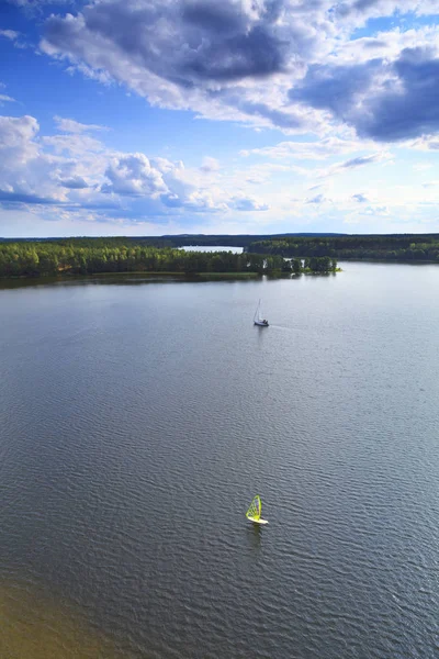 Kaszuby-meer in de middag zon — Stockfoto