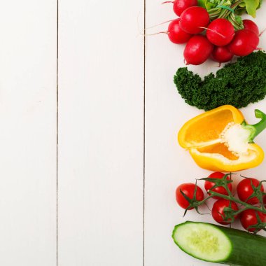 Salata için sebze, turp ve lahana.