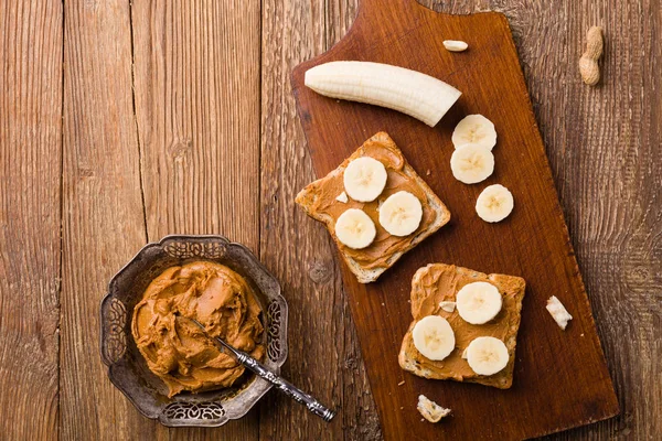 ピーナッツバターとバナナのサンドイッチ — ストック写真
