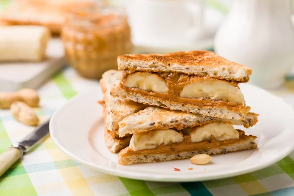 Sandwich con mantequilla de maní y plátano — Foto de Stock