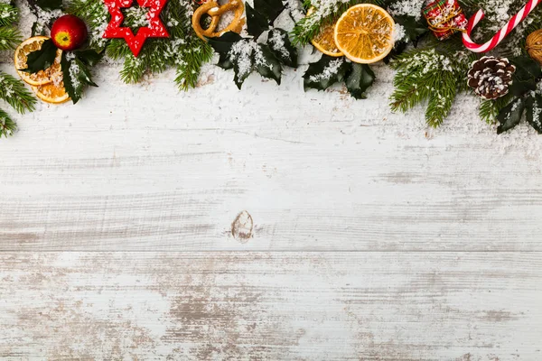 Decoración de Navidad sobre tablas de madera . —  Fotos de Stock