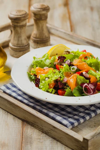 Fresh salad with smoked salmon. — Stock Photo, Image