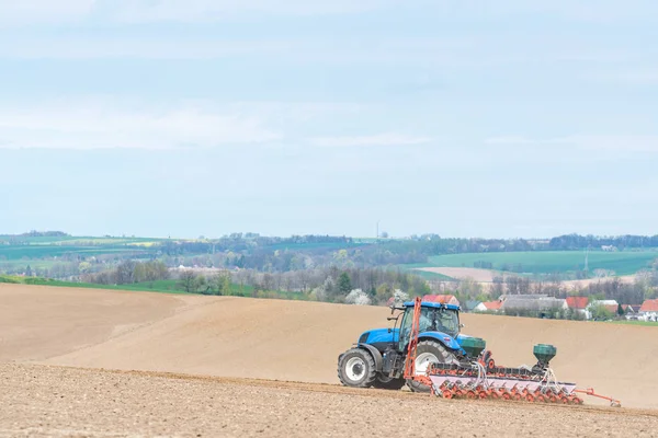 Tractor harrowing the field — Stock Photo, Image