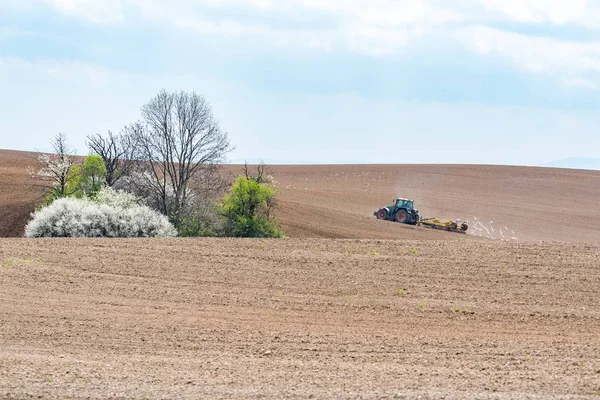 Alan üzücü traktör