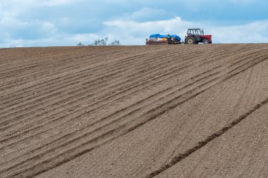 Alan üzücü traktör