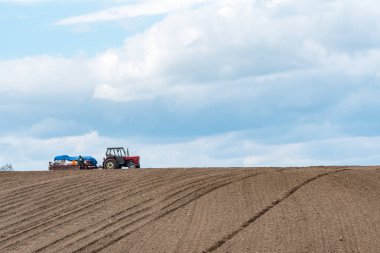 Alan üzücü traktör