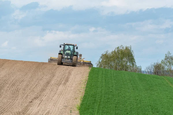 Alan üzücü traktör