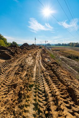 Sandy yol yapım aşamasında