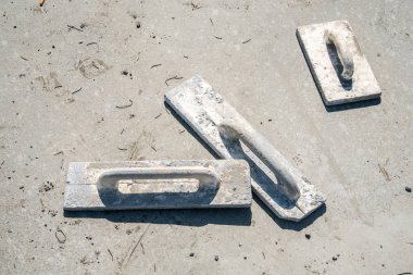 Üzerinde flor alçı