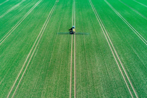 Spraying machine on the field — Stock Photo, Image