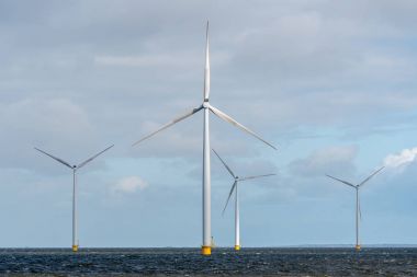 Okyanus'daki yel değirmenleri