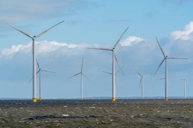 Okyanus'daki yel değirmenleri