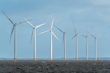 Okyanus'daki yel değirmenleri