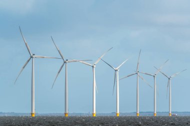 Okyanus'daki yel değirmenleri