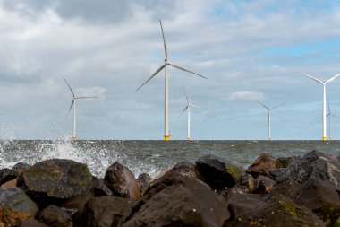 Okyanus'daki yel değirmenleri