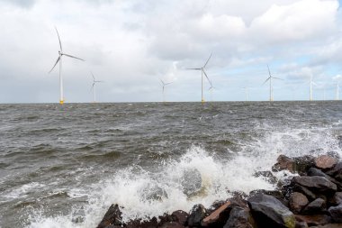 Okyanus'daki yel değirmenleri
