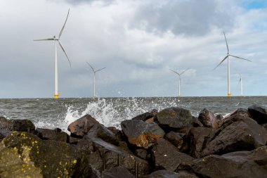Okyanus'daki yel değirmenleri