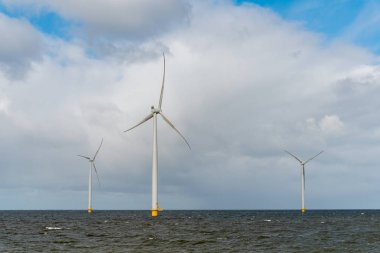 Okyanus'daki yel değirmenleri