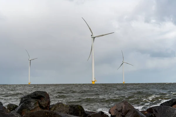 Windmills in the ocean — Stock Photo, Image