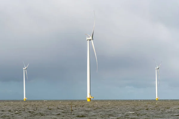 Windmills in the ocean — Stock Photo, Image