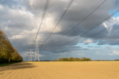 Modern yüksek powerlines