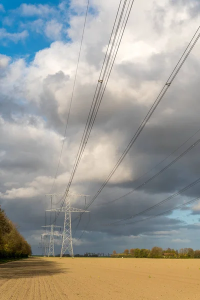 Modern yüksek powerlines — Stok fotoğraf