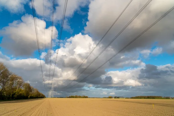 Modern hög kraftledningar — Stockfoto